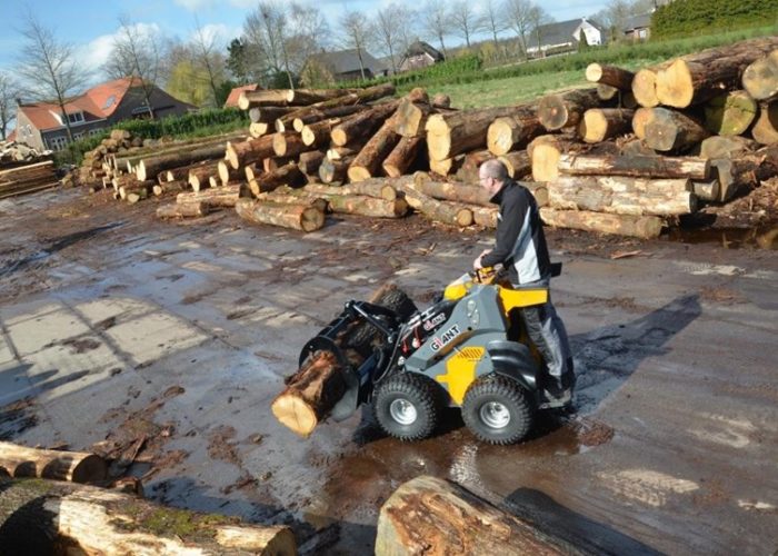 skid-steer_giant-skidsteer